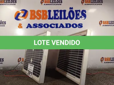 LOTE 381 - 02 PAINÉIS SOLARES 18V 10W.  (NO ESTADO) ATENÇÃO! FAZER A VISITAÇÃO ANTES DE ARREMATAR, NÃO SABEMOS SE FUNCIONA. LEILÃO NÃO TEM GARANTIA E NEM DEVOLUÇÃO, SUJEITO A POSSÍVEIS AVARIAS VISÍVEIS/OCULTAS E/OU AUSÊNCIA DE COMPONENTES.