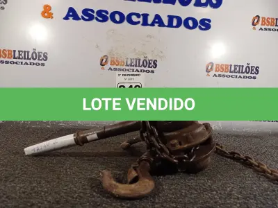LOTE 249 - 01 TALHA MANUAL DE CORRENTE. (NO ESTADO) ATENÇÃO! FAZER A VISITAÇÃO ANTES DE ARREMATAR, NÃO SABEMOS SE FUNCIONA. LEILÃO NÃO TEM GARANTIA E NEM DEVOLUÇÃO, SUJEITO A POSSÍVEIS AVARIAS VISÍVEIS/OCULTAS E/OU AUSÊNCIA DE COMPONENTES.