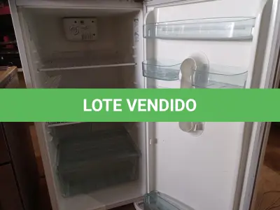 LOTE 325 - 01 GELADEIRA MARCA ELECTROLUX 220V. (NO ESTADO) ATENÇÃO! FAZER A VISITAÇÃO ANTES DE ARREMATAR, NÃO SABEMOS SE FUNCIONA. LEILÃO NÃO TEM GARANTIA E NEM DEVOLUÇÃO, SUJEITO A POSSÍVEIS AVARIAS VISÍVEIS/OCULTAS E/OU AUSÊNCIA DE COMPONENTES.