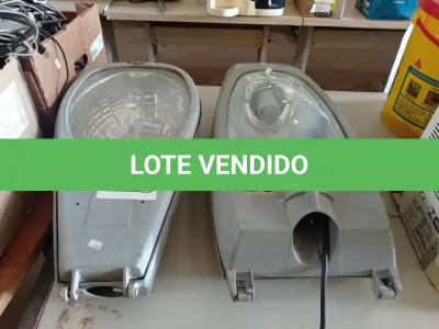LOTE 272 - 02 LUMINÁRIAS DE PÁTIO. (NO ESTADO) ATENÇÃO! FAZER A VISITAÇÃO ANTES DE ARREMATAR, NÃO SABEMOS SE FUNCIONA. LEILÃO NÃO TEM GARANTIA E NEM DEVOLUÇÃO, SUJEITO A POSSÍVEIS AVARIAS VISÍVEIS/OCULTAS E/OU AUSÊNCIA DE COMPONENTES.