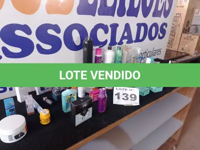 LOTE 139 - 40 – COSMÉTICOS VARIADOS  (APROXIMADAMENTE)(NO ESTADO, NÃO SABEMOS SE FUNCIONA. LEILÃO NÃO TEM GARANTIA E NEM DEVOLUÇÃO, SUJEITO A POSSÍVEIS AVARIAS VISÍVEIS/OCULTAS E/OU AUSÊNCIA DE COMPONENTES)