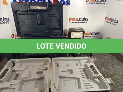 LOTE 291 - 02 MALETAS “VAZIAS”, 01 MULTÍMETRO E 01 BASE PARA MICROFONE SEM FIO. (NO ESTADO) ATENÇÃO! FAZER A VISITAÇÃO ANTES DE ARREMATAR, NÃO SABEMOS SE FUNCIONA. LEILÃO NÃO TEM GARANTIA E NEM DEVOLUÇÃO, SUJEITO A POSSÍVEIS AVARIAS VISÍVEIS/OCULTAS E/OU AUSÊNCIA DE COMPONENTES.