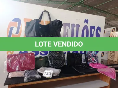 LOTE 133 - 25 - BOLSAS E MOCHILAS, CARTEIRAS DIVERSAS (APROXIMADAMENTE) (NO ESTADO, NÃO SABEMOS SE FUNCIONA. LEILÃO NÃO TEM GARANTIA E NEM DEVOLUÇÃO, SUJEITO A POSSÍVEIS AVARIAS VISÍVEIS/OCULTAS E/OU AUSÊNCIA DE COMPONENTES)