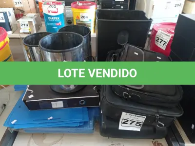 LOTE 275 - 03 CABEÇAS E 01 CESTO DE FRAGMENTADORAS, 03 LIXEIRAS, 02 PASTAS PARA NOTEBOOK E VÁRIAS PASTAS PARA DOCUMENTOS. (NO ESTADO) ATENÇÃO! FAZER A VISITAÇÃO ANTES DE ARREMATAR, NÃO SABEMOS SE FUNCIONA. LEILÃO NÃO TEM GARANTIA E NEM DEVOLUÇÃO, SUJEITO A POSSÍVEIS AVARIAS VISÍVEIS/OCULTAS E/OU AUSÊNCIA DE COMPONENTES.