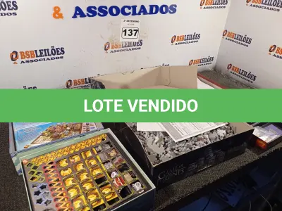 LOTE 137 - 03 JOGOS DE TABULEIRO. (NO ESTADO) ATENÇÃO! FAZER A VISITAÇÃO ANTES DE ARREMATAR, NÃO SABEMOS SE FUNCIONA. LEILÃO NÃO TEM GARANTIA E NEM DEVOLUÇÃO, SUJEITO A POSSÍVEIS AVARIAS VISÍVEIS/OCULTAS E/OU AUSÊNCIA DE COMPONENTES.