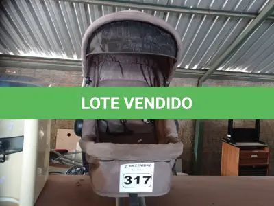LOTE 317 - 01 CARRINHO DE BEBE. (NO ESTADO) ATENÇÃO! FAZER A VISITAÇÃO ANTES DE ARREMATAR, NÃO SABEMOS SE FUNCIONA. LEILÃO NÃO TEM GARANTIA E NEM DEVOLUÇÃO, SUJEITO A POSSÍVEIS AVARIAS VISÍVEIS/OCULTAS E/OU AUSÊNCIA DE COMPONENTES.
