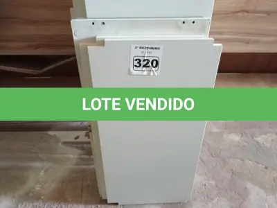 LOTE 320 - 01 ARMÁRIO ALTO EM MADEIRA DESMONTADO. (NO ESTADO) ATENÇÃO! FAZER A VISITAÇÃO ANTES DE ARREMATAR, NÃO SABEMOS SE FUNCIONA. LEILÃO NÃO TEM GARANTIA E NEM DEVOLUÇÃO, SUJEITO A POSSÍVEIS AVARIAS VISÍVEIS/OCULTAS E/OU AUSÊNCIA DE COMPONENTES.