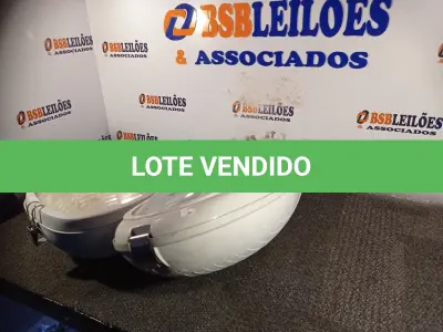 LOTE 255 - 02 LUMINÁRIAS DE PÁTIO. (NO ESTADO) ATENÇÃO! FAZER A VISITAÇÃO ANTES DE ARREMATAR, NÃO SABEMOS SE FUNCIONA. LEILÃO NÃO TEM GARANTIA E NEM DEVOLUÇÃO, SUJEITO A POSSÍVEIS AVARIAS VISÍVEIS/OCULTAS E/OU AUSÊNCIA DE COMPONENTES.