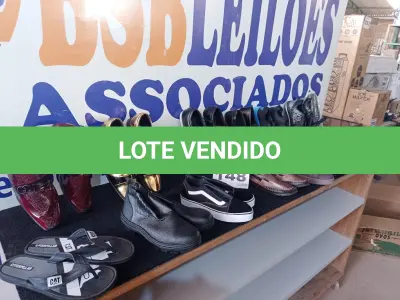 LOTE 148 - 13 – CALÇADOS MASCULINOS VARIADOS (NO ESTADO, NÃO SABEMOS SE FUNCIONA. LEILÃO NÃO TEM GARANTIA E NEM DEVOLUÇÃO, SUJEITO A POSSÍVEIS AVARIAS VISÍVEIS/OCULTAS E/OU AUSÊNCIA DE COMPONENTES)