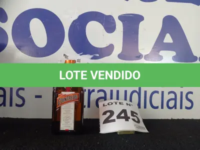 LOTE 245 - 01 - LICOR COINTREAU 700 ML (NO ESTADO, NÃO SABEMOS SE FUNCIONA. LEILÃO NÃO TEM GARANTIA E NEM DEVOLUÇÃO, SUJEITO A POSSÍVEIS AVARIAS VISÍVEIS/OCULTAS E/OU AUSÊNCIA DE COMPONENTES)