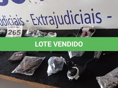 LOTE 265 - 35 -  ITENS PARA CICLISMO DIVERSOS (APROXIMADAMENTE) (NO ESTADO, NÃO SABEMOS SE FUNCIONA. LEILÃO NÃO TEM GARANTIA E NEM DEVOLUÇÃO, SUJEITO A POSSÍVEIS AVARIAS VISÍVEIS/OCULTAS E/OU AUSÊNCIA DE COMPONENTES)