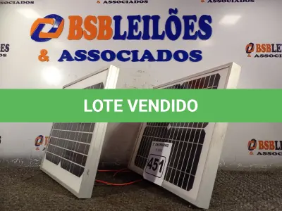 LOTE 451 - 02 PAINÉIS SOLARES 18V 10W.  (NO ESTADO) ATENÇÃO! FAZER A VISITAÇÃO ANTES DE ARREMATAR, NÃO SABEMOS SE FUNCIONA. LEILÃO NÃO TEM GARANTIA E NEM DEVOLUÇÃO, SUJEITO A POSSÍVEIS AVARIAS VISÍVEIS/OCULTAS E/OU AUSÊNCIA DE COMPONENTES.