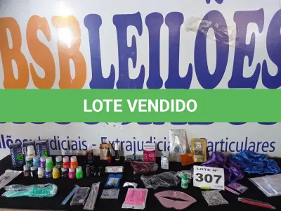LOTE 307 - 50 – ITENS DE BELEZA DIVERSOS (APROXIMADAMENTE)(NO ESTADO, NÃO SABEMOS SE FUNCIONA. LEILÃO NÃO TEM GARANTIA E NEM DEVOLUÇÃO, SUJEITO A POSSÍVEIS AVARIAS VISÍVEIS/OCULTAS E/OU AUSÊNCIA DE COMPONENTES)