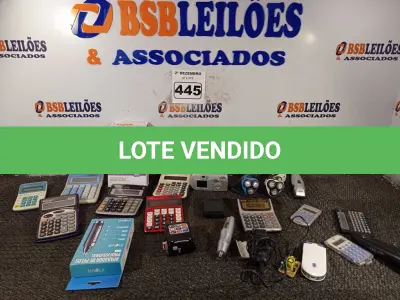 LOTE 445 - 01 LOTE COM CALCULADORAS E APARADORES DE PELO DIVERSOS. (NO ESTADO) ATENÇÃO! FAZER A VISITAÇÃO ANTES DE ARREMATAR, NÃO SABEMOS SE FUNCIONA. LEILÃO NÃO TEM GARANTIA E NEM DEVOLUÇÃO, SUJEITO A POSSÍVEIS AVARIAS VISÍVEIS/OCULTAS E/OU AUSÊNCIA DE COMPONENTES.