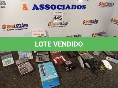 LOTE 445 - 01 LOTE COM CALCULADORAS E APARADORES DE PELO DIVERSOS. (NO ESTADO) ATENÇÃO! FAZER A VISITAÇÃO ANTES DE ARREMATAR, NÃO SABEMOS SE FUNCIONA. LEILÃO NÃO TEM GARANTIA E NEM DEVOLUÇÃO, SUJEITO A POSSÍVEIS AVARIAS VISÍVEIS/OCULTAS E/OU AUSÊNCIA DE COMPONENTES.