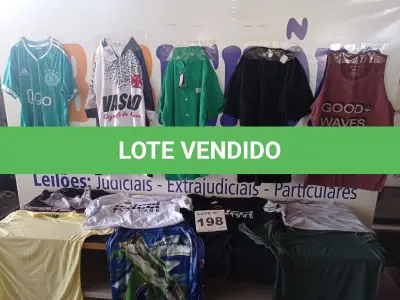 LOTE 198 - 30 – PEÇAS DE ROUPAS MASCULINAS  (APROXIMADAMENTE)(NO ESTADO, NÃO SABEMOS SE FUNCIONA. LEILÃO NÃO TEM GARANTIA E NEM DEVOLUÇÃO, SUJEITO A POSSÍVEIS AVARIAS VISÍVEIS/OCULTAS E/OU AUSÊNCIA DE COMPONENTES)