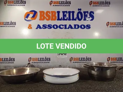 LOTE 500 - 02 FRIGIDEIRAS E 01 PANELA SEM TAMPA. (NO ESTADO) ATENÇÃO! FAZER A VISITAÇÃO ANTES DE ARREMATAR, NÃO SABEMOS SE FUNCIONA. LEILÃO NÃO TEM GARANTIA E NEM DEVOLUÇÃO, SUJEITO A POSSÍVEIS AVARIAS VISÍVEIS/OCULTAS E/OU AUSÊNCIA DE COMPONENTES.