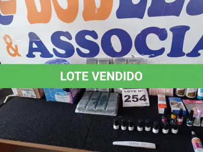 LOTE 254 - 71 – ITENS PARA BELEZA DIVERSOS (APROXIMADAMENTE) (NO ESTADO, NÃO SABEMOS SE FUNCIONA. LEILÃO NÃO TEM GARANTIA E NEM DEVOLUÇÃO, SUJEITO A POSSÍVEIS AVARIAS VISÍVEIS/OCULTAS E/OU AUSÊNCIA DE COMPONENTES)