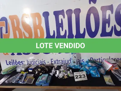 LOTE 223 - 145 – ITENS PARA CELULARES DIVERSOS(APROXIMADAMENTE) (NO ESTADO, NÃO SABEMOS SE FUNCIONA. LEILÃO NÃO TEM GARANTIA E NEM DEVOLUÇÃO, SUJEITO A POSSÍVEIS AVARIAS VISÍVEIS/OCULTAS E/OU AUSÊNCIA DE COMPONENTES)