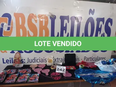 LOTE 242 - 50 - ITENS DE FESTA (APROXIMADAMENTE)(NO ESTADO, NÃO SABEMOS SE FUNCIONA. LEILÃO NÃO TEM GARANTIA E NEM DEVOLUÇÃO, SUJEITO A POSSÍVEIS AVARIAS VISÍVEIS/OCULTAS E/OU AUSÊNCIA DE COMPONENTES)