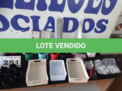 LOTE 251 - 56 – UTENSÍLIOS PARA COZINHA DIVERSOS (APROXIMADAMENTE)(NO ESTADO, NÃO SABEMOS SE FUNCIONA. LEILÃO NÃO TEM GARANTIA E NEM DEVOLUÇÃO, SUJEITO A POSSÍVEIS AVARIAS VISÍVEIS/OCULTAS E/OU AUSÊNCIA DE COMPONENTES)