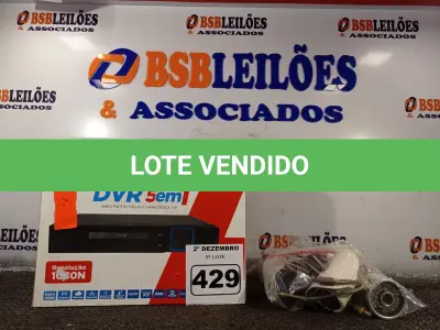 LOTE 429 - 01 DVR E 03 CÂMERAS DE SEGURANÇA. (NO ESTADO) ATENÇÃO! FAZER A VISITAÇÃO ANTES DE ARREMATAR, NÃO SABEMOS SE FUNCIONA. LEILÃO NÃO TEM GARANTIA E NEM DEVOLUÇÃO, SUJEITO A POSSÍVEIS AVARIAS VISÍVEIS/OCULTAS E/OU AUSÊNCIA DE COMPONENTES.