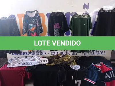 LOTE 201 - 28 - PEÇAS DE ROUPAS MASCULINAS (APROXIMADAMENTE) (NO ESTADO, NÃO SABEMOS SE FUNCIONA. LEILÃO NÃO TEM GARANTIA E NEM DEVOLUÇÃO, SUJEITO A POSSÍVEIS AVARIAS VISÍVEIS/OCULTAS E/OU AUSÊNCIA DE COMPONENTES)