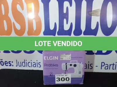LOTE 300 - 01 - MÁQUINA DE COSTURA JX2051 PRÁTIKA ELGIN (NO ESTADO, NÃO SABEMOS SE FUNCIONA. LEILÃO NÃO TEM GARANTIA E NEM DEVOLUÇÃO, SUJEITO A POSSÍVEIS AVARIAS VISÍVEIS/OCULTAS E/OU AUSÊNCIA DE COMPONENTES)