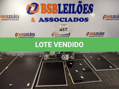 LOTE 457 - 01 PLACA MÃE DE NOTEBOOK E 04 TELAS DIVERSAS. (NO ESTADO) ATENÇÃO! FAZER A VISITAÇÃO ANTES DE ARREMATAR, NÃO SABEMOS SE FUNCIONA. LEILÃO NÃO TEM GARANTIA E NEM DEVOLUÇÃO, SUJEITO A POSSÍVEIS AVARIAS VISÍVEIS/OCULTAS E/OU AUSÊNCIA DE COMPONENTES.