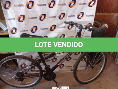 LOTE 423 - 01 BICICLETA ARO 26. (NO ESTADO) ATENÇÃO! FAZER A VISITAÇÃO ANTES DE ARREMATAR, NÃO SABEMOS SE FUNCIONA. LEILÃO NÃO TEM GARANTIA E NEM DEVOLUÇÃO, SUJEITO A POSSÍVEIS AVARIAS VISÍVEIS/OCULTAS E/OU AUSÊNCIA DE COMPONENTES.