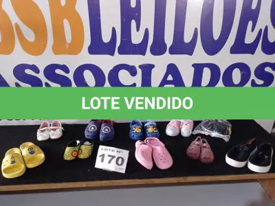 LOTE 170 - 10 - CALÇADOS INFANTIS (NO ESTADO, NÃO SABEMOS SE FUNCIONA. LEILÃO NÃO TEM GARANTIA E NEM DEVOLUÇÃO, SUJEITO A POSSÍVEIS AVARIAS VISÍVEIS/OCULTAS E/OU AUSÊNCIA DE COMPONENTES)