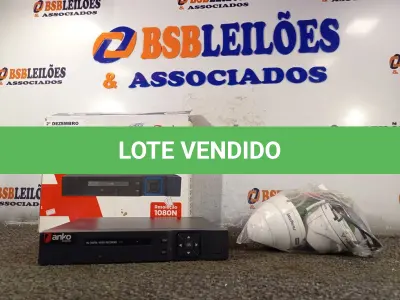 LOTE 455 - 01 DVR E 03 CÂMERAS DE SEGURANÇA. (NO ESTADO) ATENÇÃO! FAZER A VISITAÇÃO ANTES DE ARREMATAR, NÃO SABEMOS SE FUNCIONA. LEILÃO NÃO TEM GARANTIA E NEM DEVOLUÇÃO, SUJEITO A POSSÍVEIS AVARIAS VISÍVEIS/OCULTAS E/OU AUSÊNCIA DE COMPONENTES.