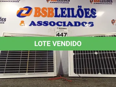 LOTE 447 - 02 PAINÉIS SOLARES 18V 10W.  (NO ESTADO) ATENÇÃO! FAZER A VISITAÇÃO ANTES DE ARREMATAR, NÃO SABEMOS SE FUNCIONA. LEILÃO NÃO TEM GARANTIA E NEM DEVOLUÇÃO, SUJEITO A POSSÍVEIS AVARIAS VISÍVEIS/OCULTAS E/OU AUSÊNCIA DE COMPONENTES.