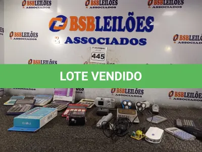 LOTE 445 - 01 LOTE COM CALCULADORAS E APARADORES DE PELO DIVERSOS. (NO ESTADO) ATENÇÃO! FAZER A VISITAÇÃO ANTES DE ARREMATAR, NÃO SABEMOS SE FUNCIONA. LEILÃO NÃO TEM GARANTIA E NEM DEVOLUÇÃO, SUJEITO A POSSÍVEIS AVARIAS VISÍVEIS/OCULTAS E/OU AUSÊNCIA DE COMPONENTES.