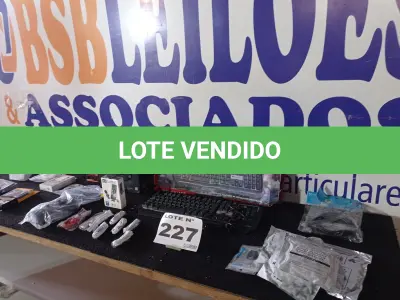 LOTE 227 - 30 -  ITENS DE INFORMÁTICA DIVERSOS (APROXIMADAMENTE) (NO ESTADO, NÃO SABEMOS SE FUNCIONA. LEILÃO NÃO TEM GARANTIA E NEM DEVOLUÇÃO, SUJEITO A POSSÍVEIS AVARIAS VISÍVEIS/OCULTAS E/OU AUSÊNCIA DE COMPONENTES)