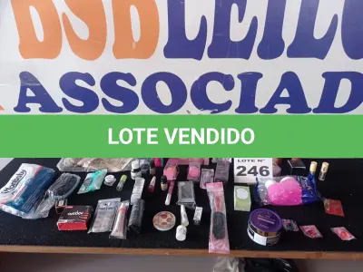LOTE 246 - 40 – ITENS DE COSMÉTICOS DIVERSOS (APROXIMADAMENTE) (NO ESTADO, NÃO SABEMOS SE FUNCIONA. LEILÃO NÃO TEM GARANTIA E NEM DEVOLUÇÃO, SUJEITO A POSSÍVEIS AVARIAS VISÍVEIS/OCULTAS E/OU AUSÊNCIA DE COMPONENTES)