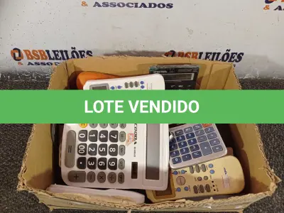 LOTE 460 - 01 LOTE COM CALCULADORAS E CONTROLES DIVERSOS. (NO ESTADO) ATENÇÃO! FAZER A VISITAÇÃO ANTES DE ARREMATAR, NÃO SABEMOS SE FUNCIONA. LEILÃO NÃO TEM GARANTIA E NEM DEVOLUÇÃO, SUJEITO A POSSÍVEIS AVARIAS VISÍVEIS/OCULTAS E/OU AUSÊNCIA DE COMPONENTES.