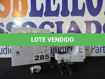 LOTE 285 - 01- MÁQUINA DE COSTURA MULTIFUNCIONAL 12 PONTOS BIVOLT (NO ESTADO, NÃO SABEMOS SE FUNCIONA. LEILÃO NÃO TEM GARANTIA E NEM DEVOLUÇÃO, SUJEITO A POSSÍVEIS AVARIAS VISÍVEIS/OCULTAS E/OU AUSÊNCIA DE COMPONENTES)