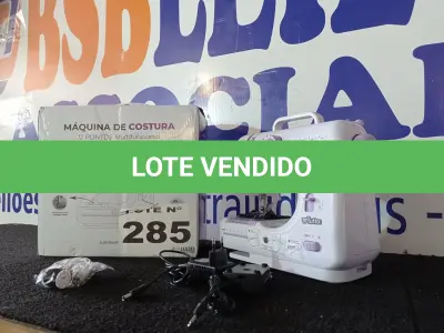 LOTE 285 - 01- MÁQUINA DE COSTURA MULTIFUNCIONAL 12 PONTOS BIVOLT (NO ESTADO, NÃO SABEMOS SE FUNCIONA. LEILÃO NÃO TEM GARANTIA E NEM DEVOLUÇÃO, SUJEITO A POSSÍVEIS AVARIAS VISÍVEIS/OCULTAS E/OU AUSÊNCIA DE COMPONENTES)