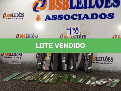 LOTE 439 - 01 LOTE COM VÁRIAS BATERIAS DE NOTEBOOK E MEMORIAS PARA PC MARCAS E MODELOS DIVERSOS. (NO ESTADO) ATENÇÃO! FAZER A VISITAÇÃO ANTES DE ARREMATAR, NÃO SABEMOS SE FUNCIONA. LEILÃO NÃO TEM GARANTIA E NEM DEVOLUÇÃO, SUJEITO A POSSÍVEIS AVARIAS VISÍVEIS/OCULTAS E/OU AUSÊNCIA DE COMPONENTES.