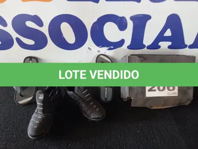 LOTE 206 - 02 – PARES DE CALÇADOS MASCULINO Nº 37 (NO ESTADO, NÃO SABEMOS SE FUNCIONA. LEILÃO NÃO TEM GARANTIA E NEM DEVOLUÇÃO, SUJEITO A POSSÍVEIS AVARIAS VISÍVEIS/OCULTAS E/OU AUSÊNCIA DE COMPONENTES)