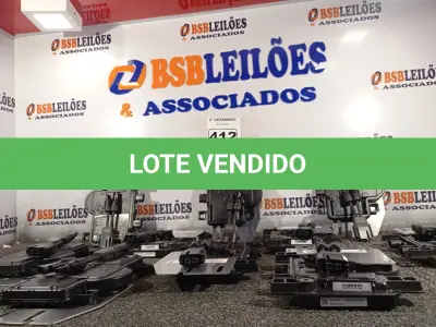 LOTE 413 - 01 ARMÁRIO ROUPEIRO INCOMPLETO. (NO ESTADO) ATENÇÃO! FAZER A VISITAÇÃO ANTES DE ARREMATAR, NÃO SABEMOS SE FUNCIONA. LEILÃO NÃO TEM GARANTIA E NEM DEVOLUÇÃO, SUJEITO A POSSÍVEIS AVARIAS VISÍVEIS/OCULTAS E/OU AUSÊNCIA DE COMPONENTES.