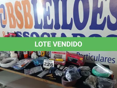 LOTE 226 - 50 – ITENS DE FERRAGISTA  (APROXIMADAMENTE)(NO ESTADO, NÃO SABEMOS SE FUNCIONA. LEILÃO NÃO TEM GARANTIA E NEM DEVOLUÇÃO, SUJEITO A POSSÍVEIS AVARIAS VISÍVEIS/OCULTAS E/OU AUSÊNCIA DE COMPONENTES)