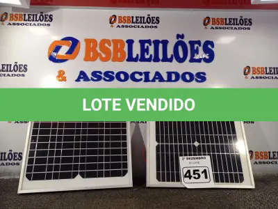 LOTE 451 - 02 PAINÉIS SOLARES 18V 10W.  (NO ESTADO) ATENÇÃO! FAZER A VISITAÇÃO ANTES DE ARREMATAR, NÃO SABEMOS SE FUNCIONA. LEILÃO NÃO TEM GARANTIA E NEM DEVOLUÇÃO, SUJEITO A POSSÍVEIS AVARIAS VISÍVEIS/OCULTAS E/OU AUSÊNCIA DE COMPONENTES.