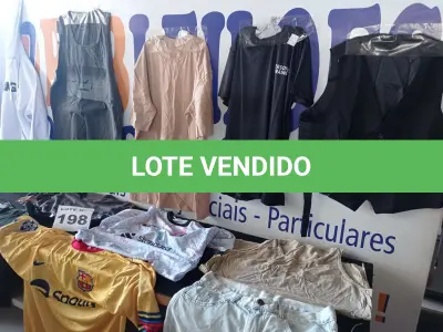 LOTE 198 - 30 – PEÇAS DE ROUPAS MASCULINAS  (APROXIMADAMENTE)(NO ESTADO, NÃO SABEMOS SE FUNCIONA. LEILÃO NÃO TEM GARANTIA E NEM DEVOLUÇÃO, SUJEITO A POSSÍVEIS AVARIAS VISÍVEIS/OCULTAS E/OU AUSÊNCIA DE COMPONENTES)