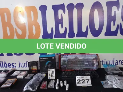 LOTE 227 - 30 -  ITENS DE INFORMÁTICA DIVERSOS (APROXIMADAMENTE) (NO ESTADO, NÃO SABEMOS SE FUNCIONA. LEILÃO NÃO TEM GARANTIA E NEM DEVOLUÇÃO, SUJEITO A POSSÍVEIS AVARIAS VISÍVEIS/OCULTAS E/OU AUSÊNCIA DE COMPONENTES)