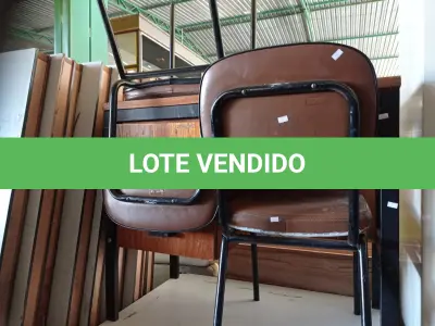LOTE 414 - 02 MESAS E 02 CADEIRAS COM BASE FIXAS E ASSENTO E ENCOSTO ALMOFADADO. (NO ESTADO) ATENÇÃO! FAZER A VISITAÇÃO ANTES DE ARREMATAR, NÃO SABEMOS SE FUNCIONA. LEILÃO NÃO TEM GARANTIA E NEM DEVOLUÇÃO, SUJEITO A POSSÍVEIS AVARIAS VISÍVEIS/OCULTAS E/OU AUSÊNCIA DE COMPONENTES.