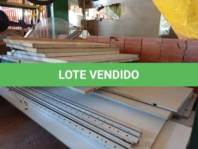 LOTE 422 - 01 LOTE COM VÁRIAS PEÇAS DE ARMÁRIO DE MADEIRA DESMONTADAS. (NO ESTADO) ATENÇÃO! FAZER A VISITAÇÃO ANTES DE ARREMATAR, NÃO SABEMOS SE FUNCIONA. LEILÃO NÃO TEM GARANTIA E NEM DEVOLUÇÃO, SUJEITO A POSSÍVEIS AVARIAS VISÍVEIS/OCULTAS E/OU AUSÊNCIA DE COMPONENTES.