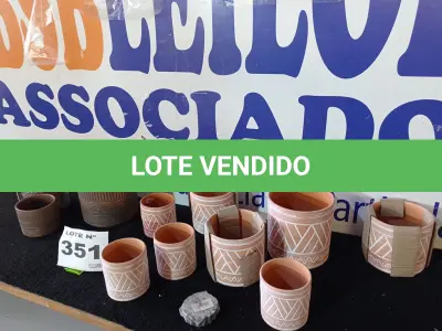 LOTE 351 - 11 – VASOS DE ARGILA (NO ESTADO, NÃO SABEMOS SE FUNCIONA. LEILÃO NÃO TEM GARANTIA E NEM DEVOLUÇÃO, SUJEITO A POSSÍVEIS AVARIAS VISÍVEIS/OCULTAS E/OU AUSÊNCIA DE COMPONENTES)