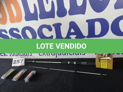 LOTE 257 - 05 - ITENS PARA PESCA DIVERSOS (NO ESTADO, NÃO SABEMOS SE FUNCIONA. LEILÃO NÃO TEM GARANTIA E NEM DEVOLUÇÃO, SUJEITO A POSSÍVEIS AVARIAS VISÍVEIS/OCULTAS E/OU AUSÊNCIA DE COMPONENTES)